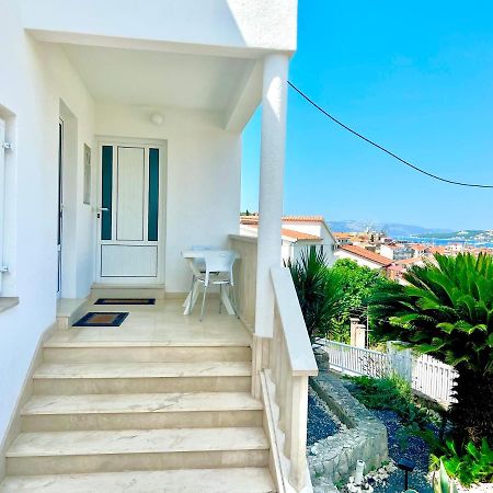 Apartments Mdk Kate Трогир Екстериор снимка