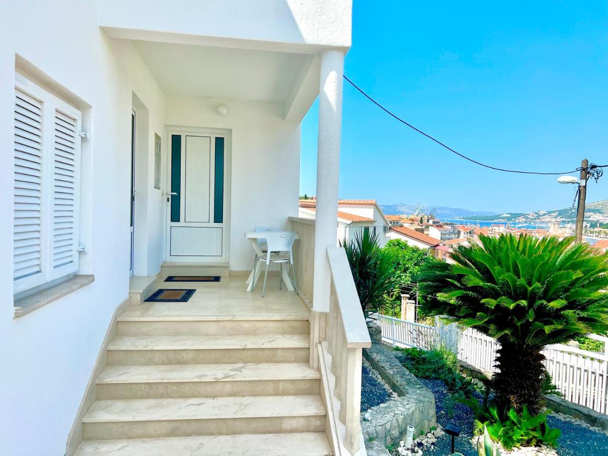 Apartments Mdk Kate Трогир Екстериор снимка