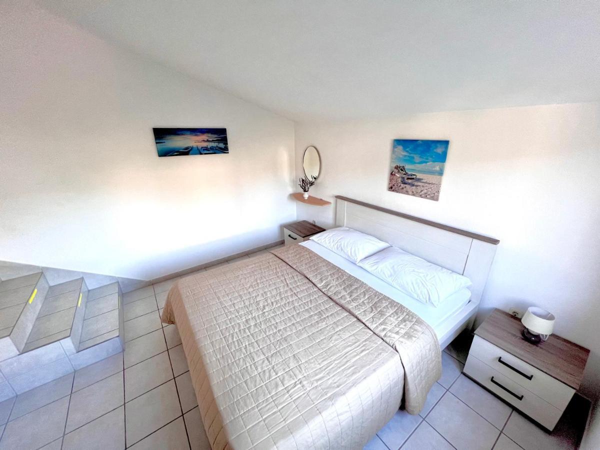 Apartments Mdk Kate Трогир Екстериор снимка