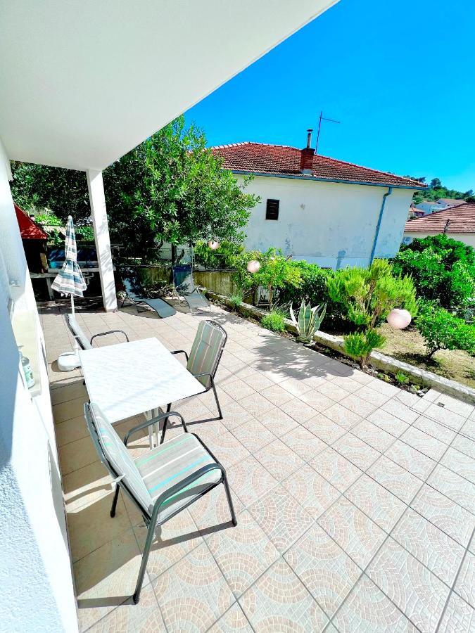 Apartments Mdk Kate Трогир Екстериор снимка