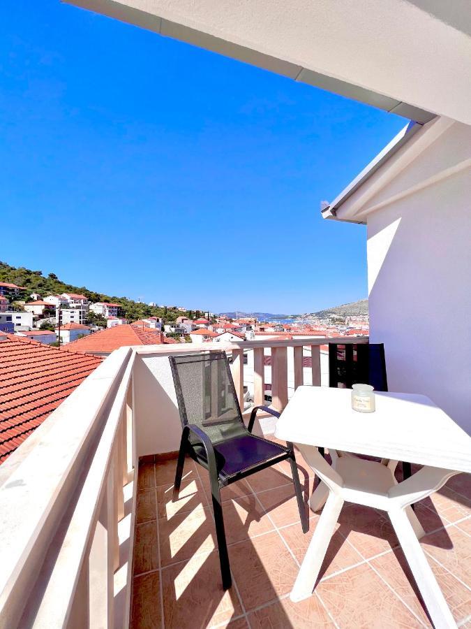 Apartments Mdk Kate Трогир Екстериор снимка