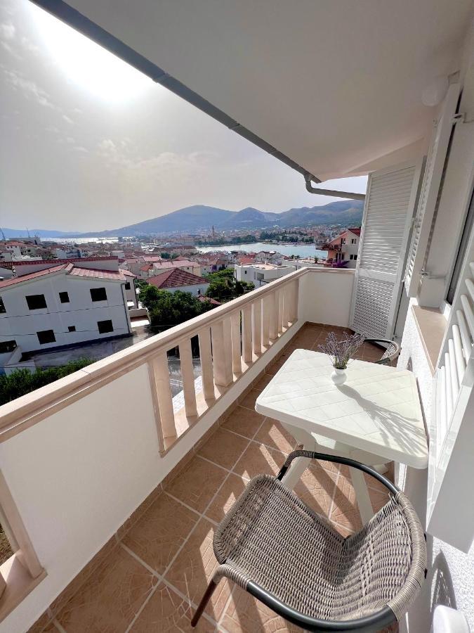 Apartments Mdk Kate Трогир Екстериор снимка