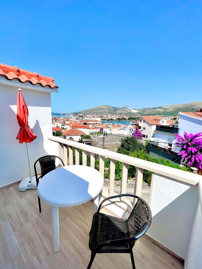 Apartments Mdk Kate Трогир Екстериор снимка