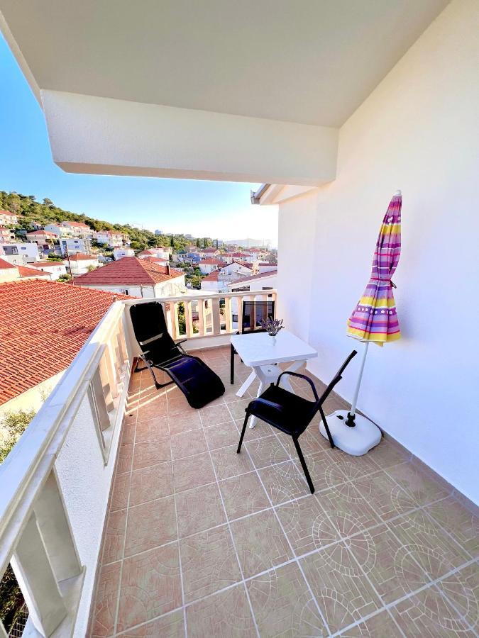 Apartments Mdk Kate Трогир Екстериор снимка