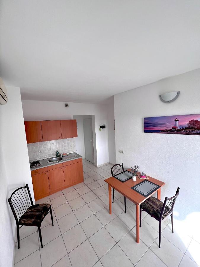 Apartments Mdk Kate Трогир Екстериор снимка