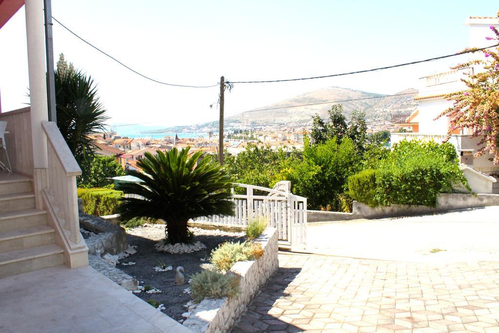 Apartments Mdk Kate Трогир Екстериор снимка